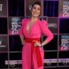 Naiara Azevedo apostou no macacão neon rosa para o Prêmio Multishow 2018