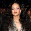 Rihanna usou sombra colorida lilás no Grammy Awards 2018