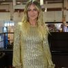 Giovanna Ewbank já apostou minidress repleto de brilho dourado