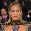 Jennifer Lopez apostou na tendência wet hair no Met Gala 2018