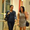 Antes de dar à luz, Kyra Gracie passeou com sua mãe pelo Shopping Village Mall, na Barra da Tijuca, Zona Oeste do Rio, na noite do último 26 de agosto de 2014