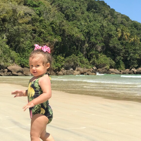A bebê, de 1 ano e 6 meses, divertiu o pai, Bruno Gissoni, ao falar que se achava parecida com a mãe