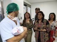 Duda Nagle exibe fotos do encontro da família com a filha, Zoe: 'Emocionado?'