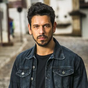 Alain (João Vicente de Castro) é grosseiro com Cris (Vitória Strada) no capítulo de terça-feira, 11 de dezembro de 2018 da novela 'Espelho da Vida'