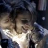 'Dupla Identidade': Débora Falabella e Bruno Gagliasso trocam beijos e carícias em cenas sensuais