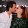Marina Ruy Barbosa participa de evento da marca Colcci e troca beijo com o marido