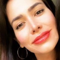 Adriana Sant'Anna exibe lábios volumosos após micropigmentação. Vídeo!