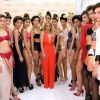 Decotada e solteira, Britney Spears lança linha de lingeries na Semana de Moda de NY