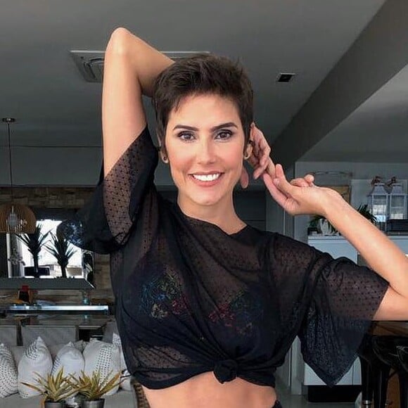 Deborah Secco está aproveitando bastante as férias da TV e levou a família para a Disney nesta quarta-feira, 5 de dezembro de 2018