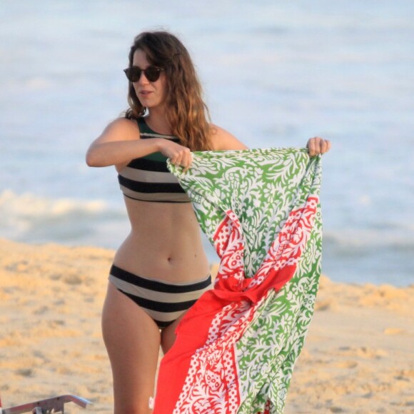 Nathalia Dill está de férias da TV desde o fim de 'Orgulho e Paixão'