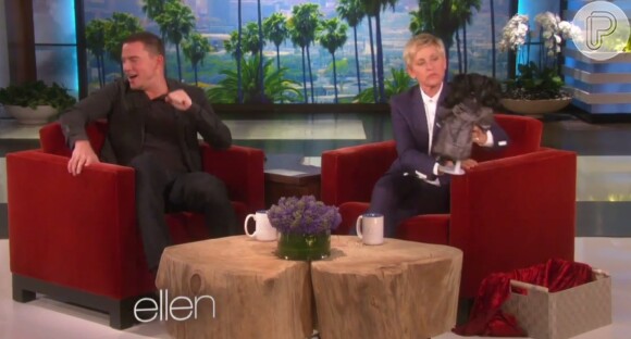 Channing Tatum fica nervoso ao ver boneca nas mãos de Ellen DeGeneres