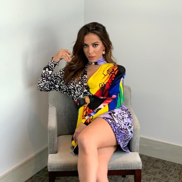 'Não pude estar presente porque hoje canto aqui em Goiânia, mas não poderia deixar de participar e me produzir todinha pra esse dia tão especial', explicou Anitta