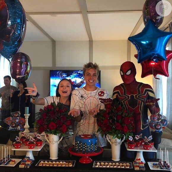 Leonardo Cidade ganhou festa temática do Homem-Aranha para comemorar aniversário de 22 anos durante viagem a Orlando, nos Estados Unidos