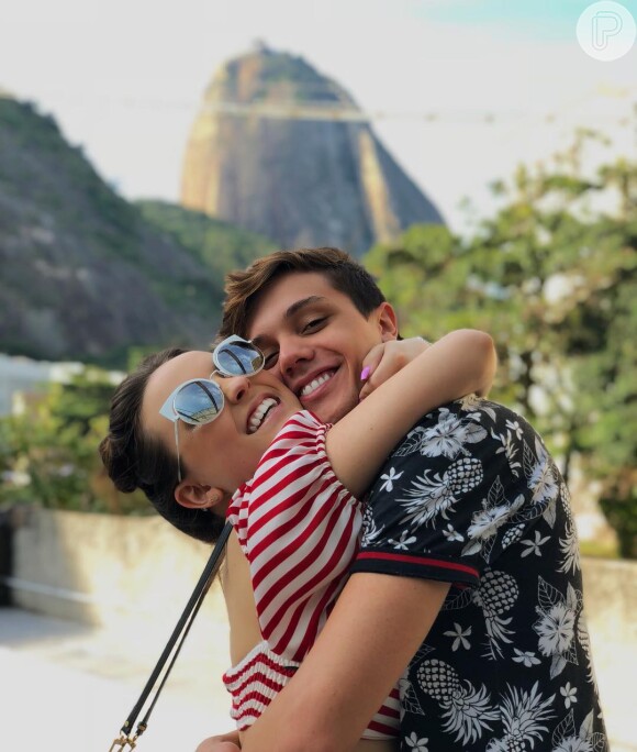 Larissa Manoela e Leonardo Cidade comemoraram o primeiro Dia dos Namorados juntos em junho de 2018