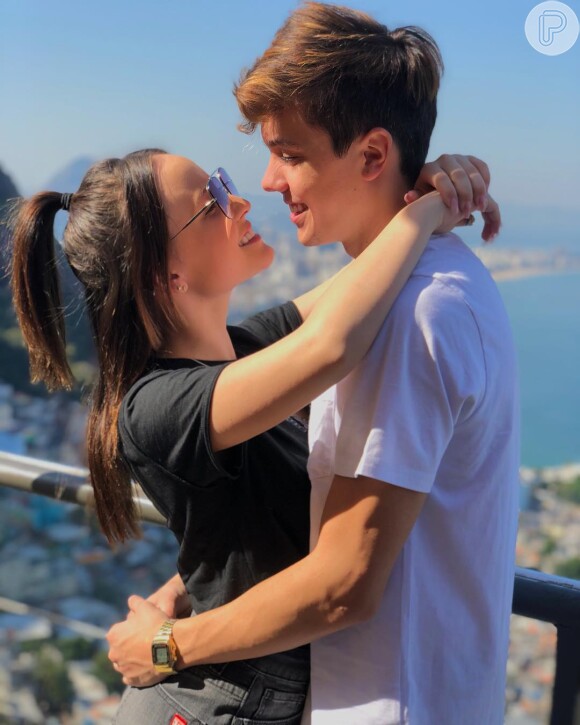 Larissa Manoela conhece os pontos turísticos do Rio de Janeiro com Leonardo Cidade em junho de 2018