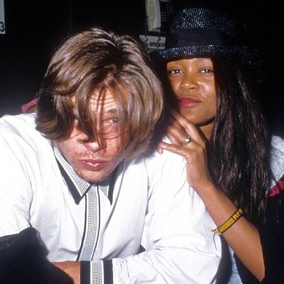 Robin Givens e Brad Pitt tiveram um breve romance em 1986. O lutador Mike Tyson disse que flagrou o galã com a ex-mulher na cama