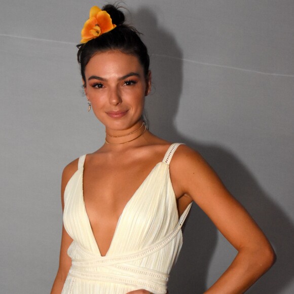 Isis Valverde incentivou amamentação em post nas redes sociais