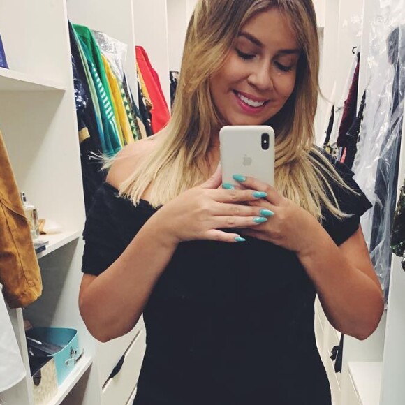 Marília Mendonça usa look justo e nega ter feito bariátrica ao responder fã nesta sexta-feira, dia 14 de dezembro de 2018