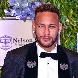 'Na época, [o dinheiro] acabou em dois meses. Virou uma moto muito grande que meu vô comprou, muitas coisas e aí acabou muito rápido', detalhou Neymar