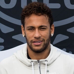 Neymar disse que confia no pai, Neymar Santos, para administrar seu dinheiro