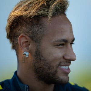 'Eu tenho o meu pai. Eu sei que ele sempre vai querer o meu melhor, então é um orgulho que eu tenho, porque eu não precisei procurar tanto para encontrar alguém de confiança', afirmou Neymar