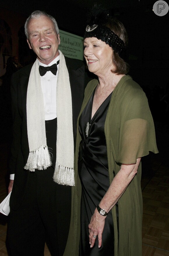 Antony Kidman posa com a mulher, Janelle Kidman