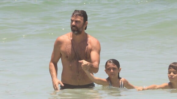Marcelo Faria curte praia com a filha, Felipa: 'Te amo, meu Rio'