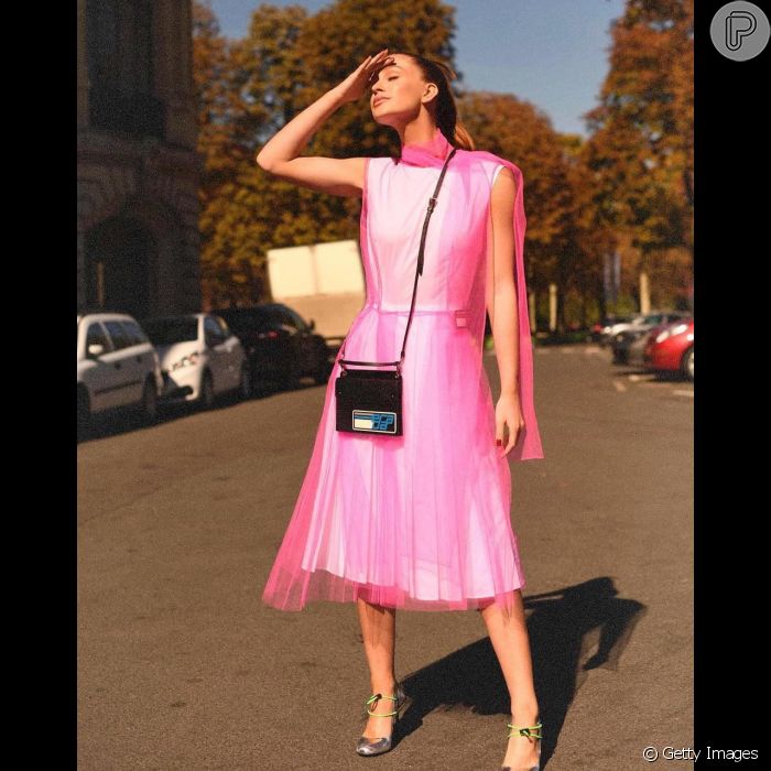 Marina Ruy Barbosa já mostrou em Paris que o rosa é tendência nos vestidos de festa!