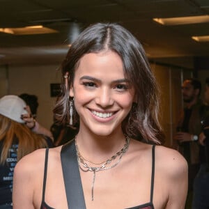 Bruna Marquezine mostrou toda sua habilidade na luta durante a aula com Chico Salgado