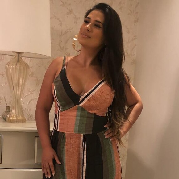 Simone, da dupla com Simaria, disse que é fã de vestidos longos