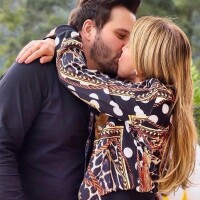 Apaixonada! Zilu Camargo exibe beijo em namorado em foto: 'Me embriago de amor'