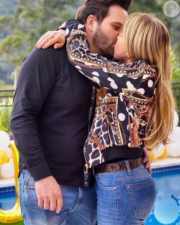 Zilu Camargo postou foto de beijo no namorado, Marco Ruggiero, nesta quinta-feira, 20 de dezembro de 2018