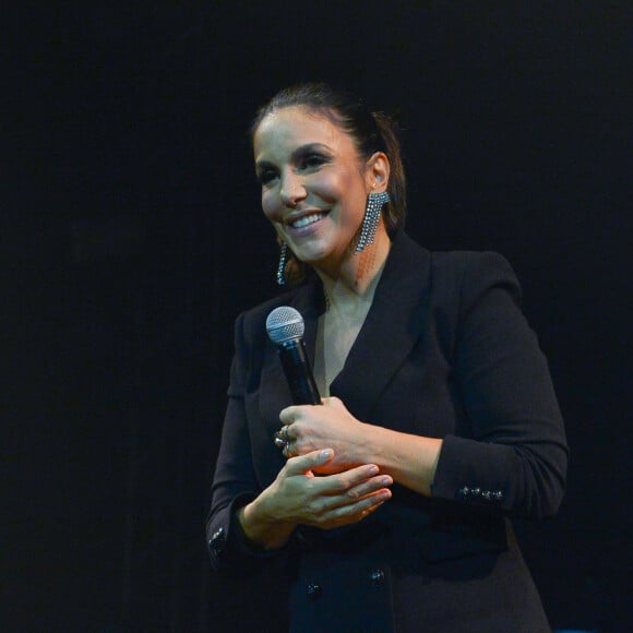 Ivete Sangalo percorre o Brasil fazendo shows