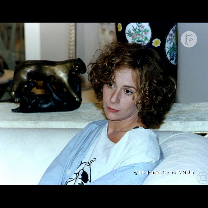 A atriz Andréa Beltrão em mais um papel divertido, na novela &#039;Vira Lata&#039;, em 1996