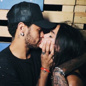 O beijo de Bruna Marquezine e Neymar é a segunda foto mais curtida do Instagram do jogador