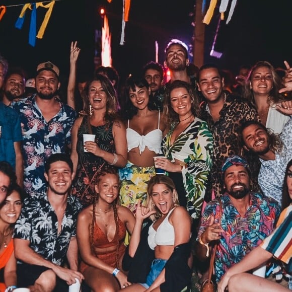 Bruno Gissioni, Isabella Santoni, Manu Gavassi, Gabi Lopes e mais famosos curtiram festa