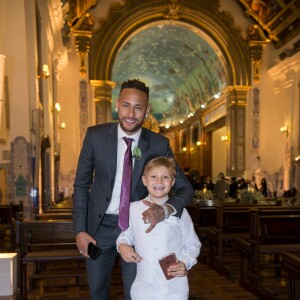 Antes, Neymar estava curtindo festa com o Davi Lucca