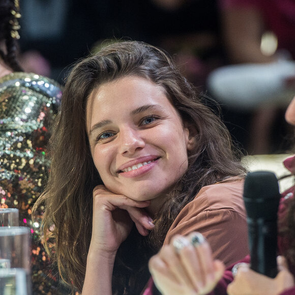 Bruna Linzmeyer contou ter incentivado garotas a assumirem paixão por meninas após assumir namoro com Priscila Visman: 'Já ouvi de garotas que conseguiram conversar sobre suas sexualidades com os pais e contar que gostam de outras garotas a partir de uma declaração que fiz'