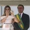 Michelle Bolsonaro emocionou a intérprete de libras ao fazer o discurso na linguagem de sinais
