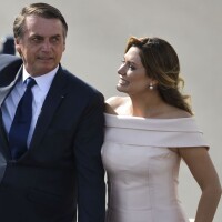 Vestido rosé de Michelle Bolsonaro na posse será leiloado. Veja mais sobre look!