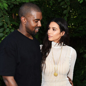 Mais um! Com barriga de aluguel, Kim Kardashian e Kanye West aguardam 4º filho de acordo com informações do 'TMZ' nesta quarta-feira, dia 02 de janeiro de 2019