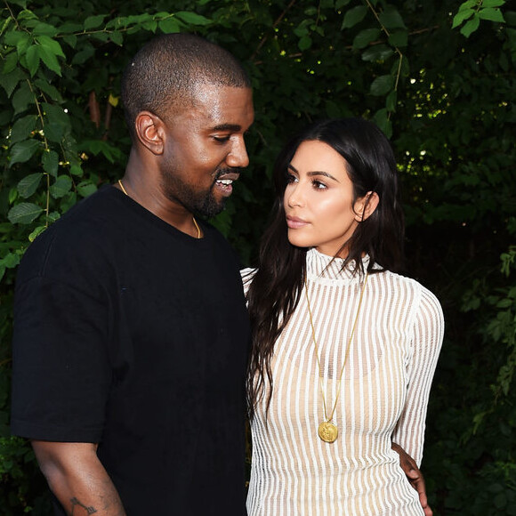 Mais um! Com barriga de aluguel, Kim Kardashian e Kanye West aguardam 4º filho de acordo com informações do 'TMZ' nesta quarta-feira, dia 02 de janeiro de 2019