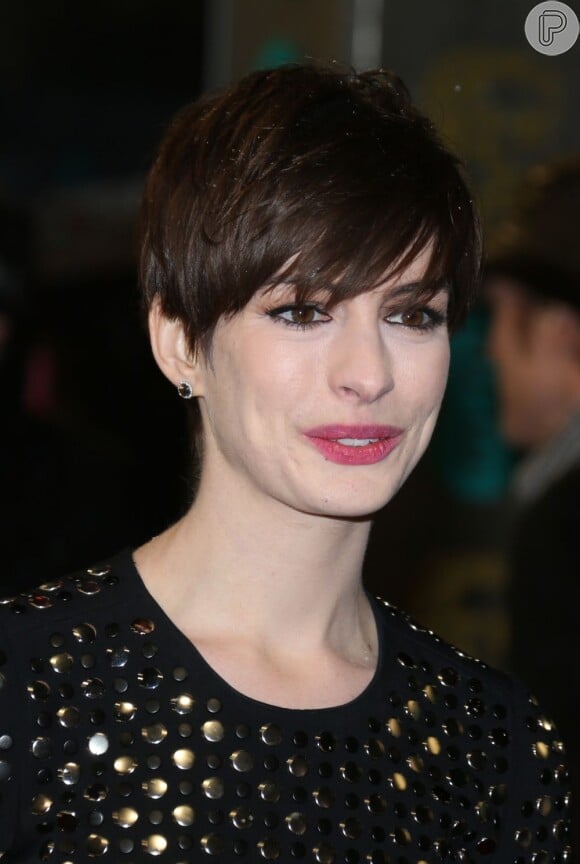 Anne Hathaway passou por uma noite de pesadelo no dia do Bafta, segundo a própria atriz em entrevista a um programa de TV, nesta quarta-feira, 13 de fevereiro de 2013