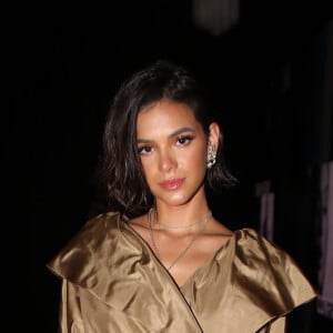 Bruna Marquezine está de férias da TV e solteira