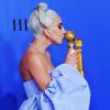 Lady Gaga usa vestido Valentino na premiação 'Globo de Ouro' em 06 de janeiro de 2019 e conquista prêmio de 'Melhor música para filmes' por 'Shallow'.