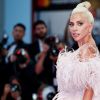 Lady Gaga usando um Valentino Couture romântico no Venice Film Festival em 31 de agosto de 2018