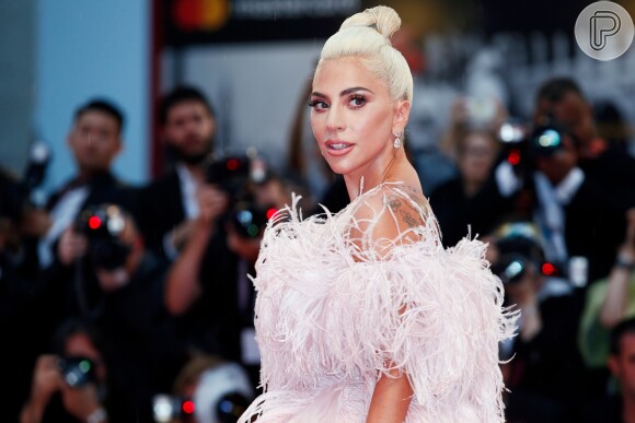 Lady Gaga usando um Valentino Couture romântico no Venice Film Festival em 31 de agosto de 2018