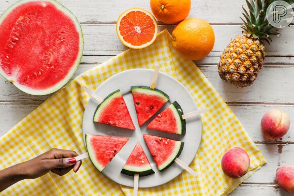 Frutas frescas podem ser inseridas na alimentação para combater a acne adulta