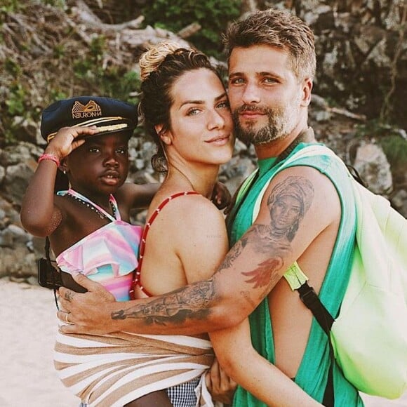 Bruna Marquezine participou de uma live com Bruno Gagliasso e Giovanna Ewbank