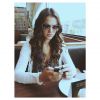 A atriz Bruna Marquezine pintou a ponta dos fios de roxo e mostrou o resultado no Instagram